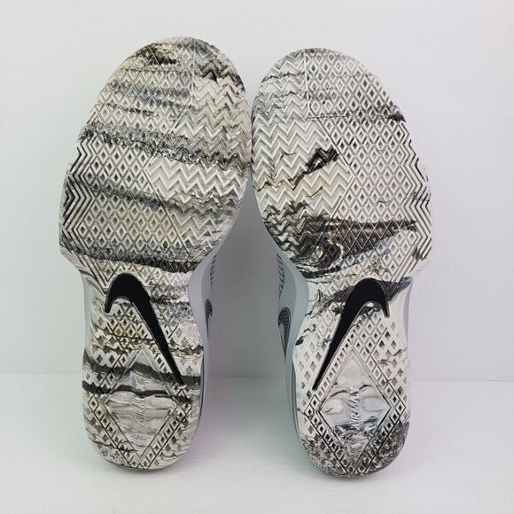 Athletic_Shoes
